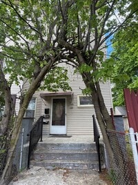 Building Photo - 3 bed 1 bath!
