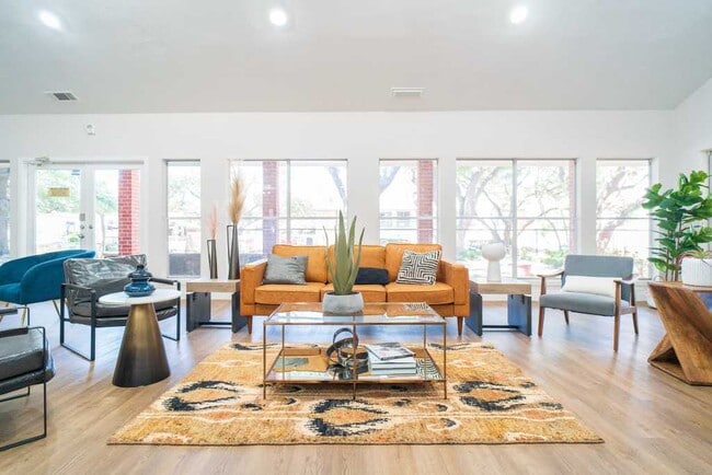 Building Photo - The Barstow