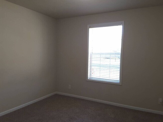 Building Photo - 3 Bedroom Single Family Home!