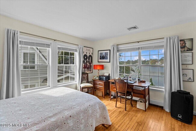 Building Photo - 1503 Comstock St