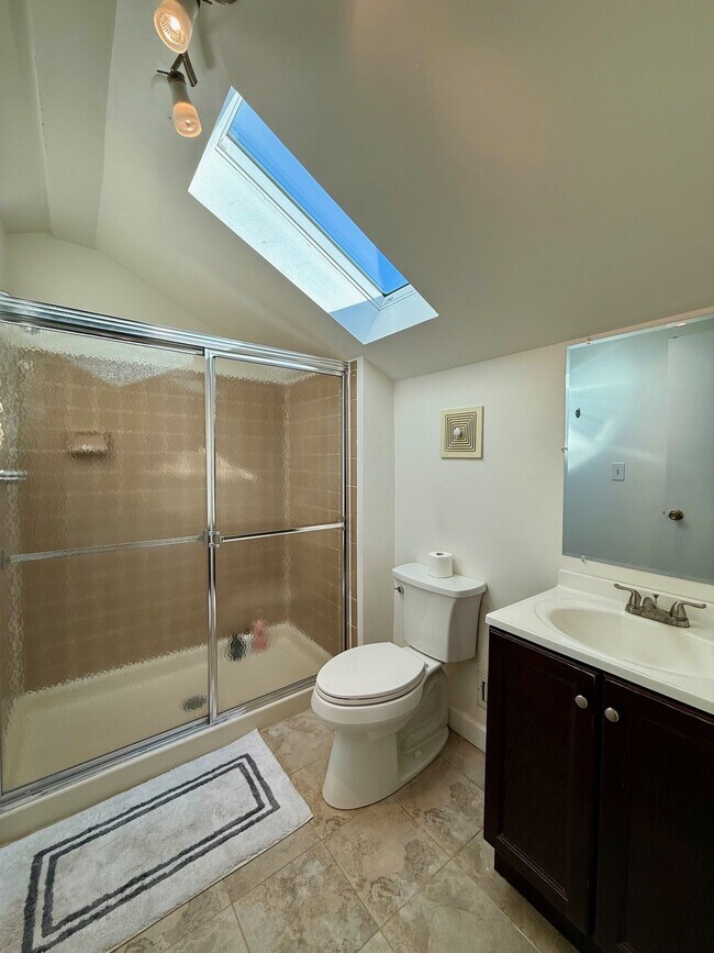 Building Photo - 28 Servan Ct