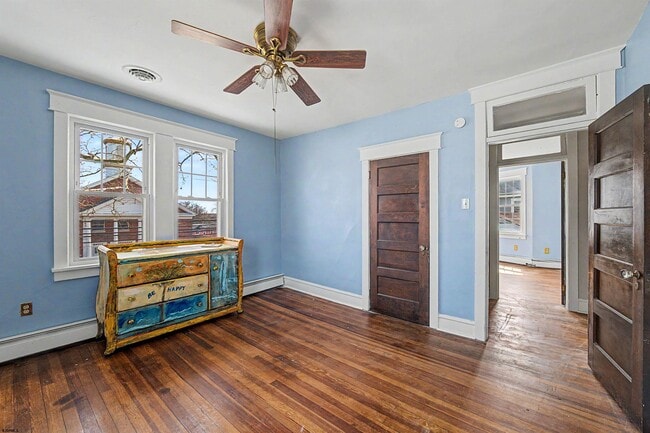 Building Photo - 615 Shore Rd