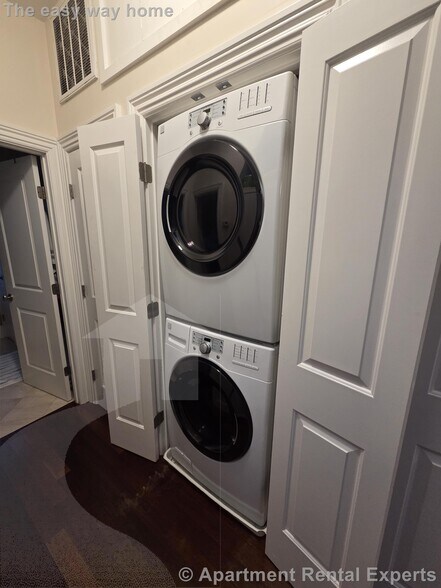 Building Photo - 122 Marine Rd