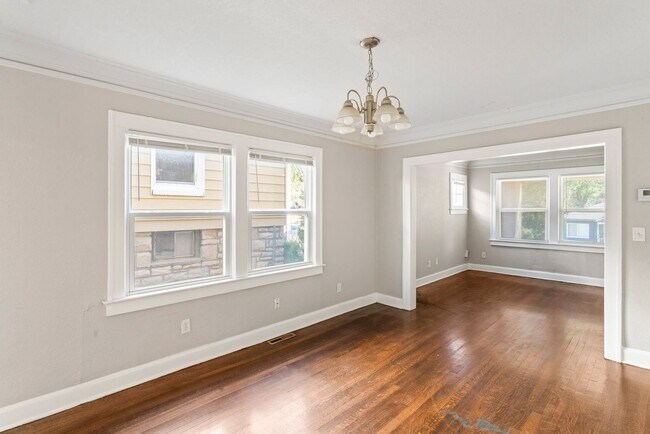 Building Photo - Affordable 2-Bed Home in Kansas City — Hardwood Floors, Porch & Pet-Friendly!