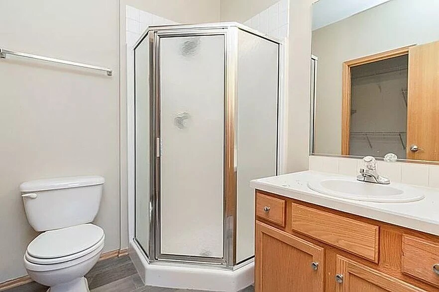 Master Bath - 950 67th St