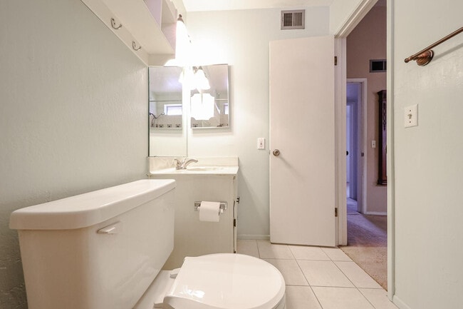 Building Photo - 102 W Concorda Dr