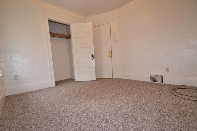 Building Photo - 567 Cross Ct