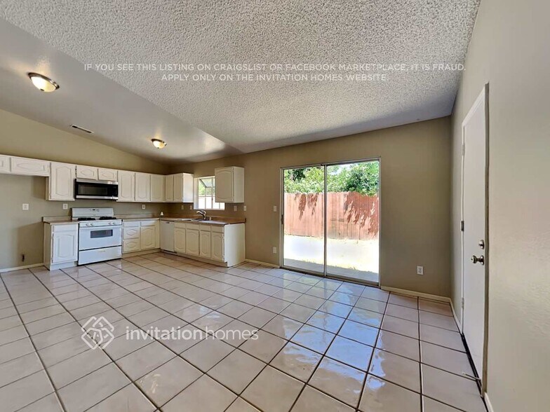 Building Photo - 4268 Cedar Dr