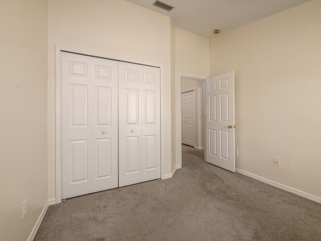 Building Photo - Riverview Townhome