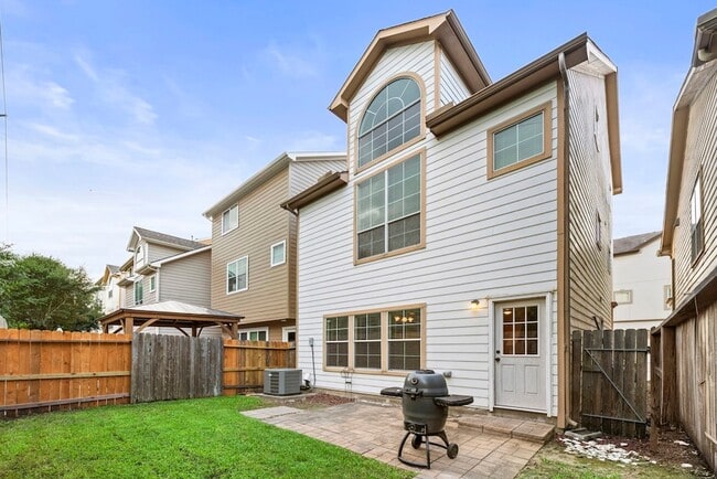 Building Photo - 3334 Clearview Villa Way