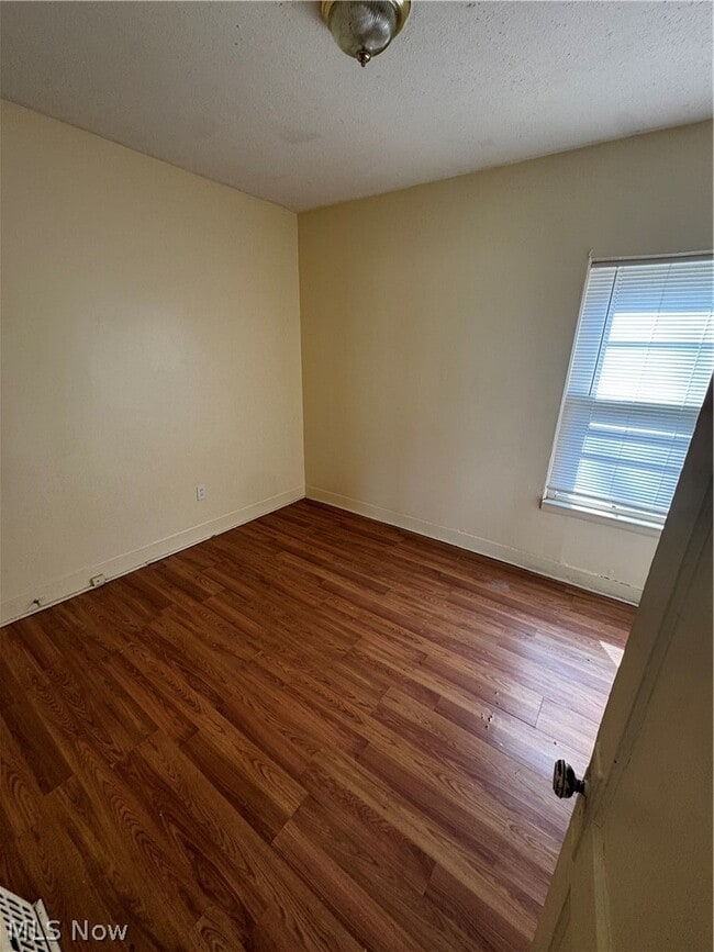 Building Photo - 860 Biruta St