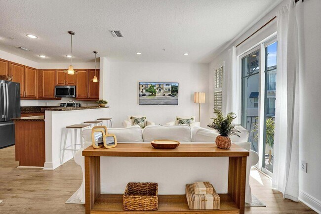 Building Photo - 642 NW 38th Cir