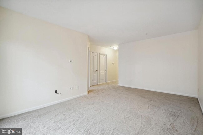 Building Photo - 22936 Spicebush Dr