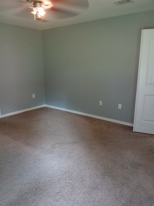 Building Photo - 5849 Fairlands Rd