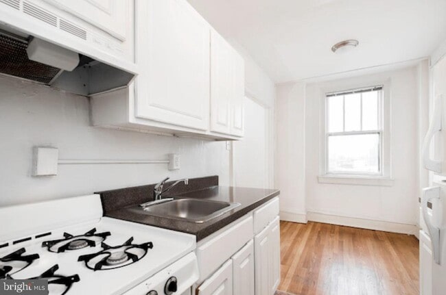 Primary Photo - 2100 Walnut St St