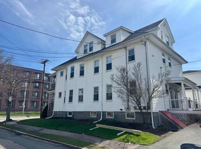 Building Photo - 137 Whitwell St