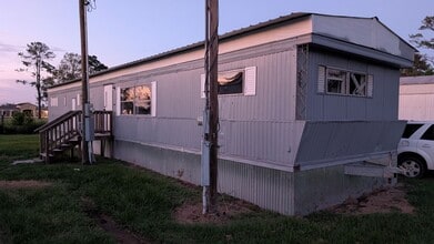Building Photo - 3965 Tenniel Dr