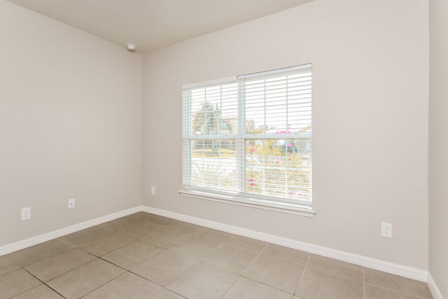 Building Photo - 501 Elbridge Pl