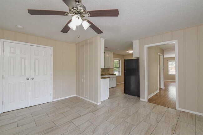 Building Photo - 1509 N San Jacinto St
