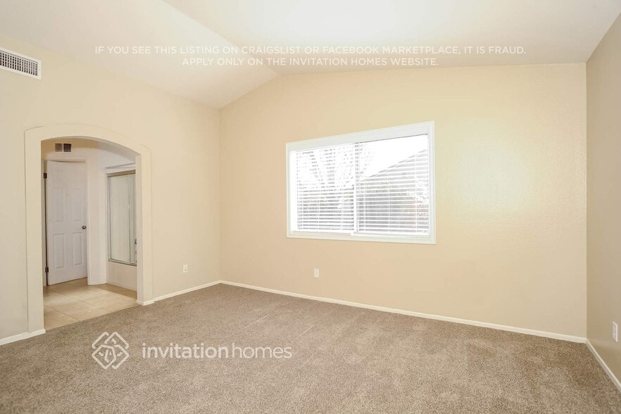 Building Photo - 3120 Crowne Dr