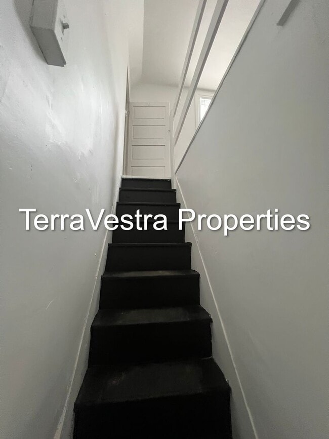 Building Photo - 3 Bed Single Family in Salem. Eligible for $500 Security Deposit.