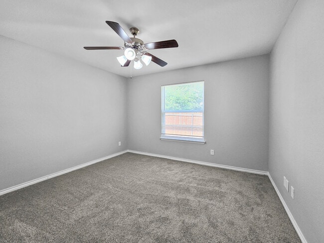 Building Photo - 1332 Dreiss St