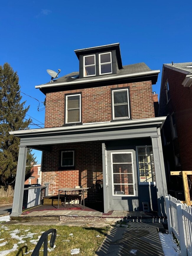 Building Photo - 601 S West End Ave