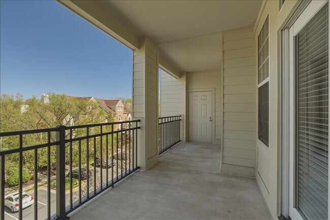 Building Photo - "Luxurious 2-Bed Condo with, loft, Granite Elegance & Hardwood Charm in Reston, VA!"