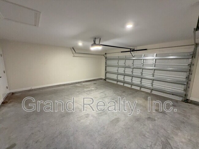 Building Photo - 4025 Brittany Ln