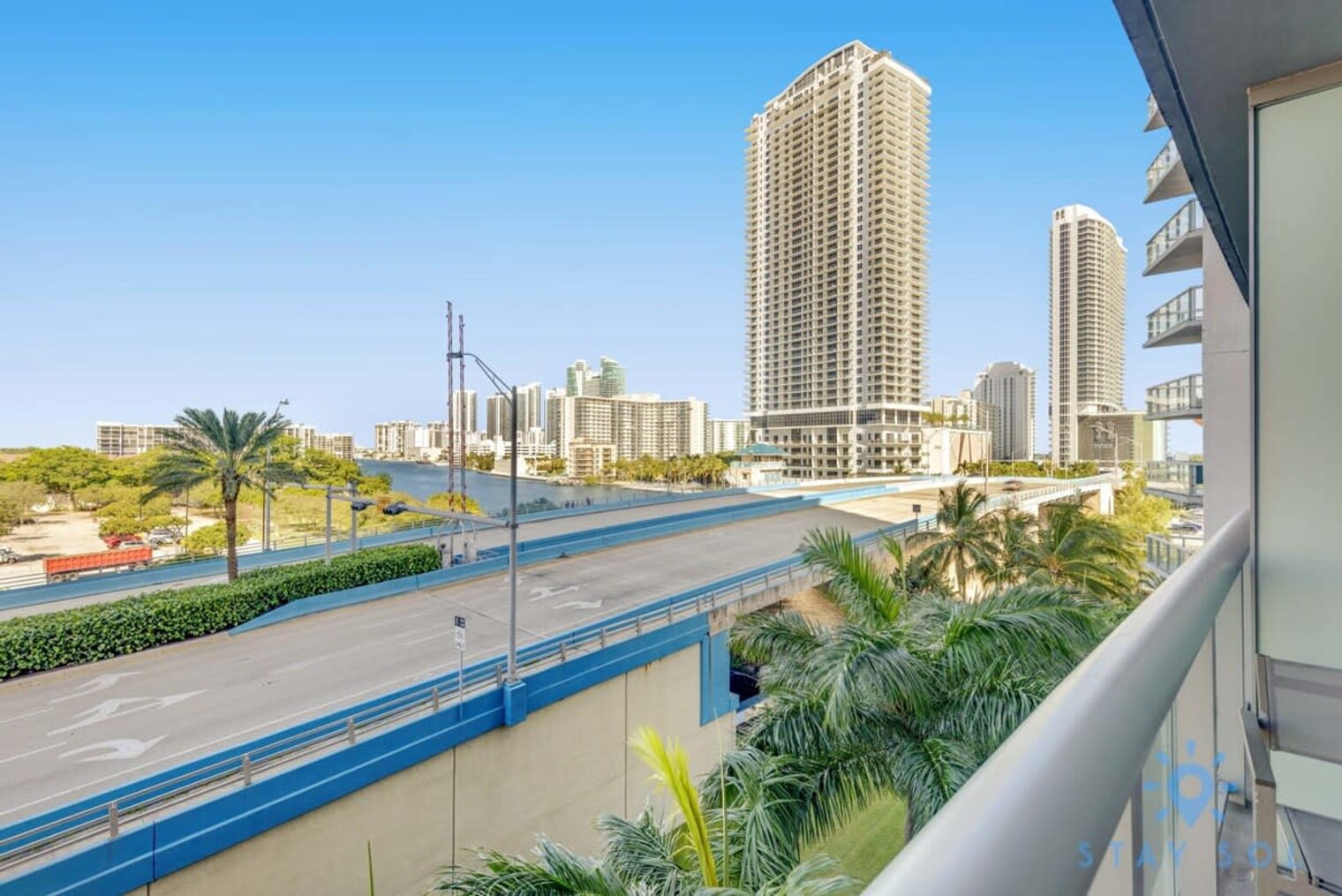 Building Photo - 2602 E Hallandale Beach Blvd