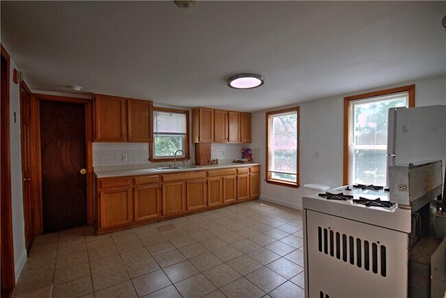 Building Photo - 177 Boyden St