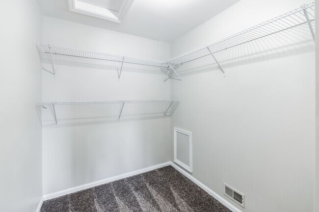 Building Photo - 3 bedroom 2.5 bathroom townhome for rent