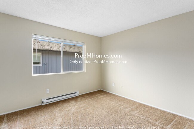 Building Photo - Spacious Apartment In St. Johns Neighborhood!
