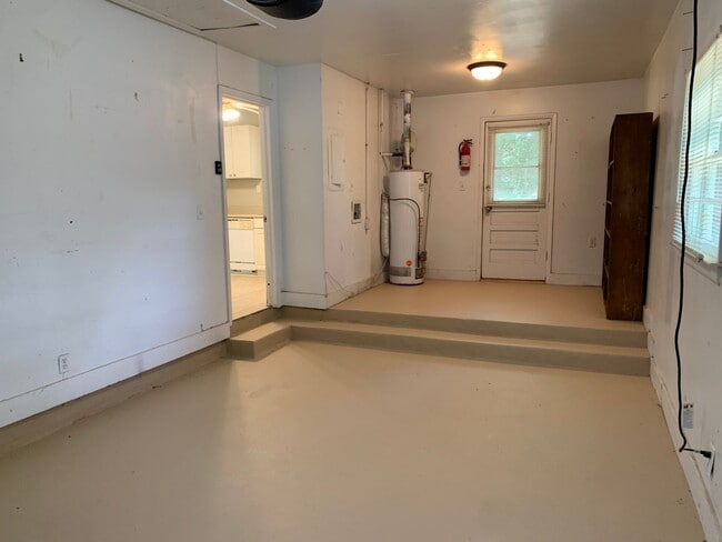 Building Photo - Wow! Beautiful brick 3 bedroom 2 bathroom home near Stone Mountain Village! Must See