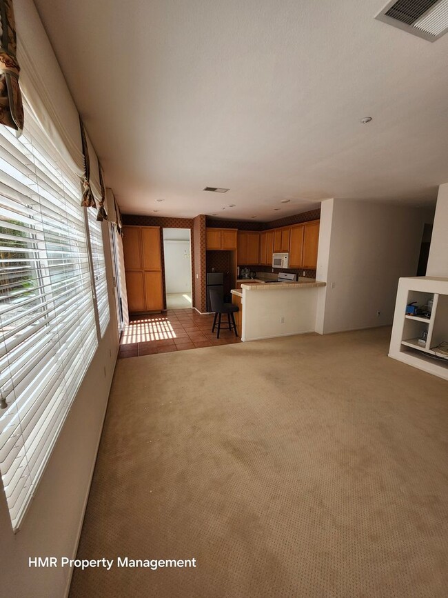 Building Photo - Beautiful two-story in Hunter's Ridge