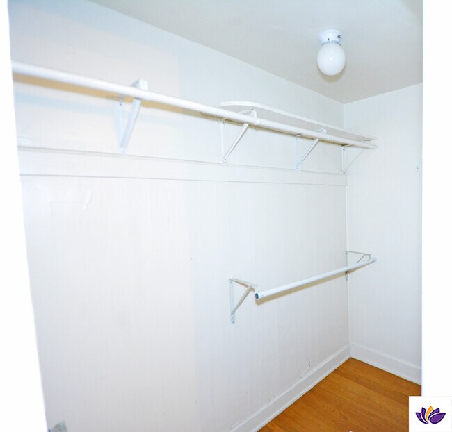 Building Photo - 5727 Carlton Way