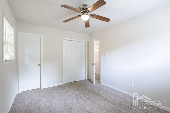 Building Photo - 1006 Hampton Ct NW