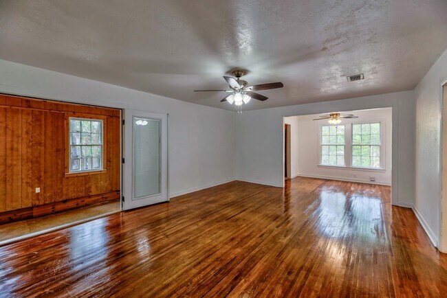 Building Photo - 816 Ogden St