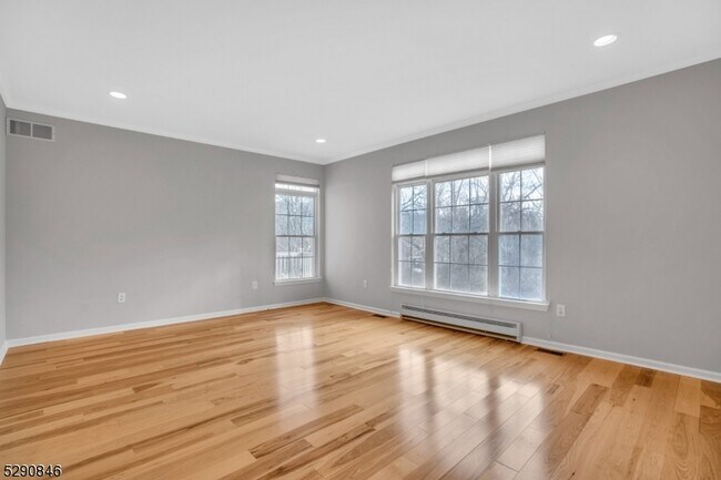 Building Photo - 48 Loft Dr