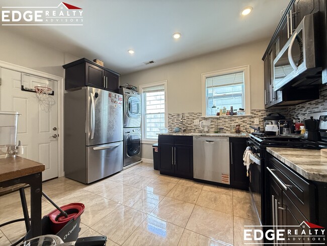 Building Photo - 83 Newbury St