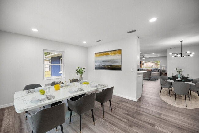 Building Photo - 5 Bahia Court Trce