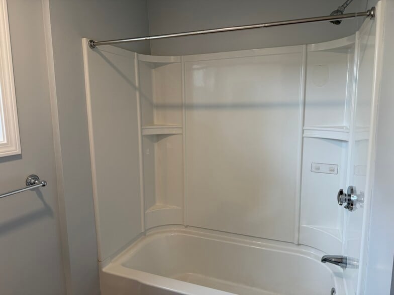 Bathroom - 13 Elizabeth St