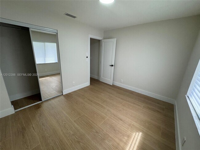 Building Photo - 9234 Southampton Pl