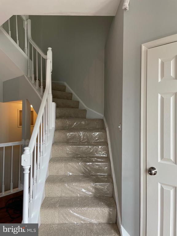 Building Photo - 8048 Hilliard Dr