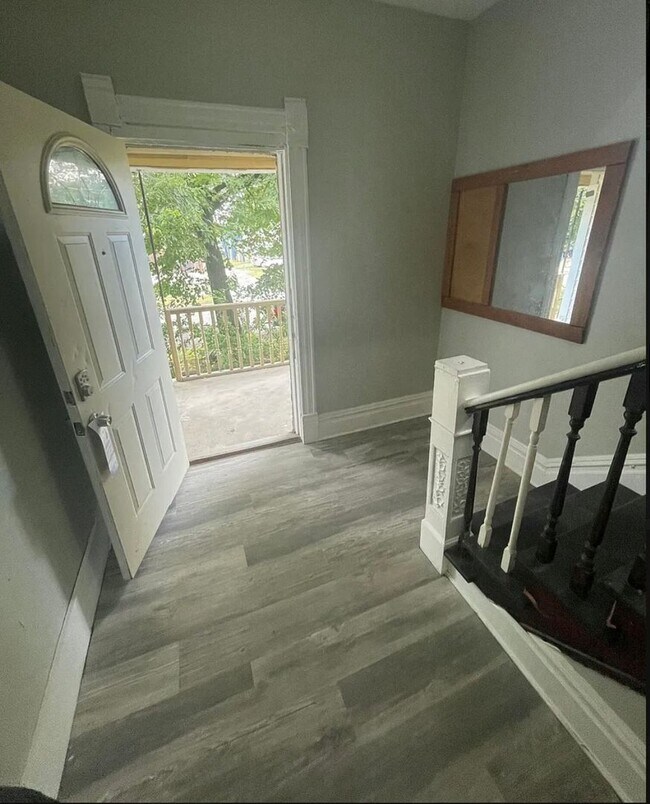 Building Photo - 811 Park St SW