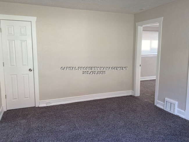 Building Photo - Recently Remodeled 2 Bedroom Home