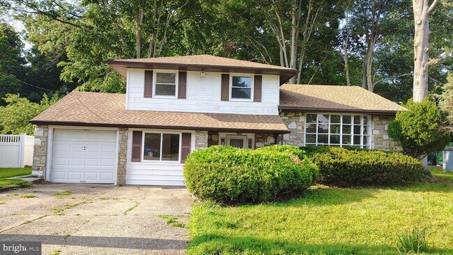 Building Photo - 574 Remsen Rd