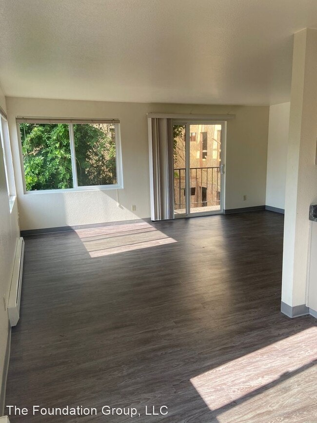 Primary Photo - 210 10th Ave E