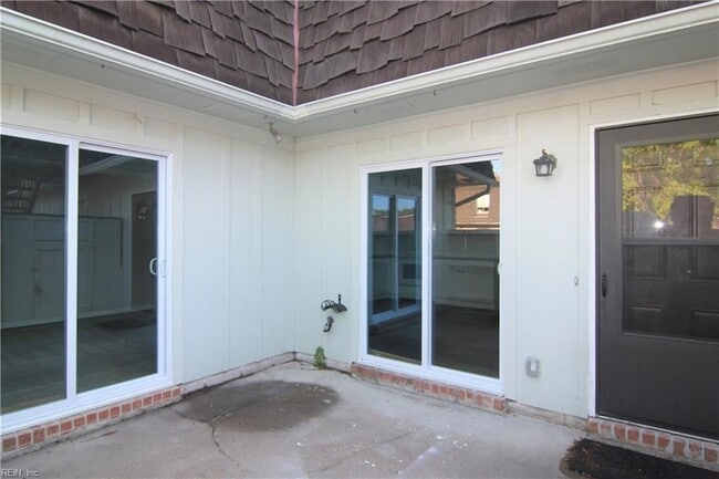 Building Photo - 1761 Ocean Bay Dr