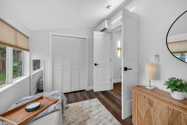 Building Photo - 1317 NE 1st Ave.